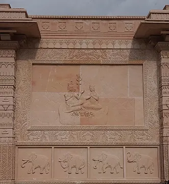 पार्वती ने भगवान शिव को अपनी सखियों से परिचित कराया