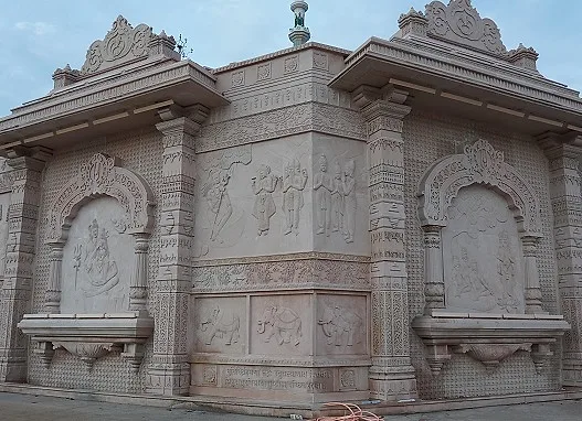 ब्रह्मा और ऋषि त्रिपुरासुर के कारण अपनी कठिनाई पर चर्चा करने आए