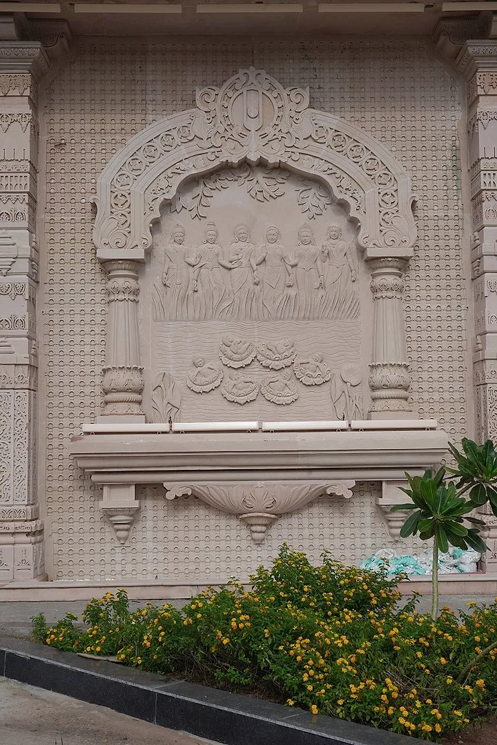 छह कृतिकाओं ने एक बालक को जन्म दिया