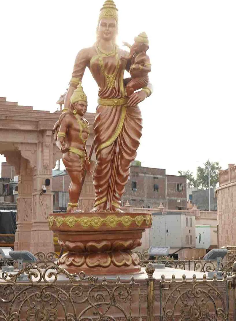 पार्वती गणेश और कार्तिकेय के साथ