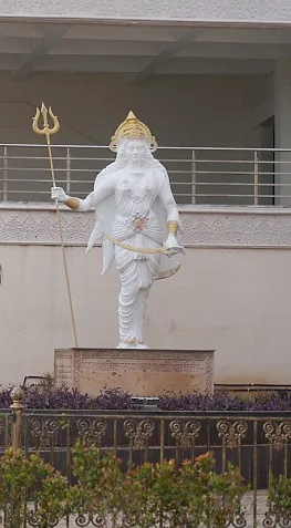 खड़ी हुई देवी पार्वती