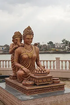 गणेश जी अपनी माता पार्वती के साथ खेलते हुए
